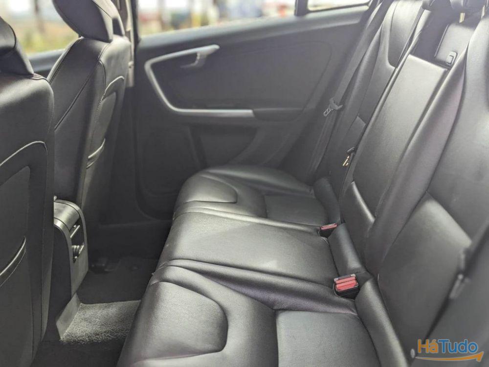 Volvo V60 D6 HYBRID R DESIGN Volvo V60 D6 HYBRID R DESIGN