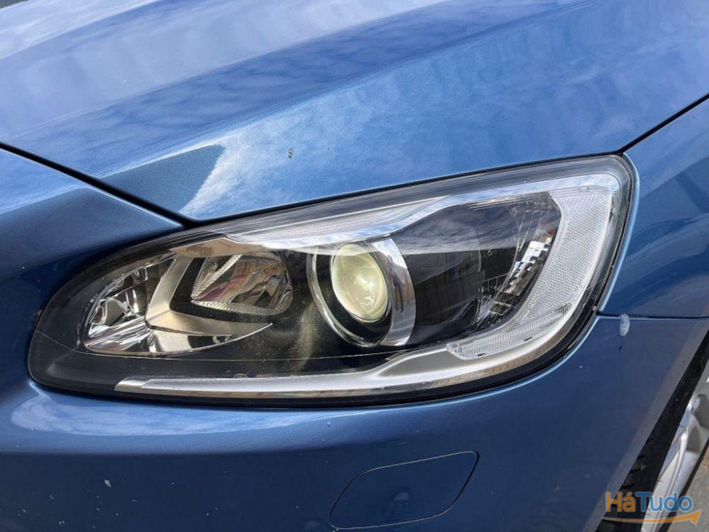 Volvo V60 D6 HYBRID R DESIGN Volvo V60 D6 HYBRID R DESIGN