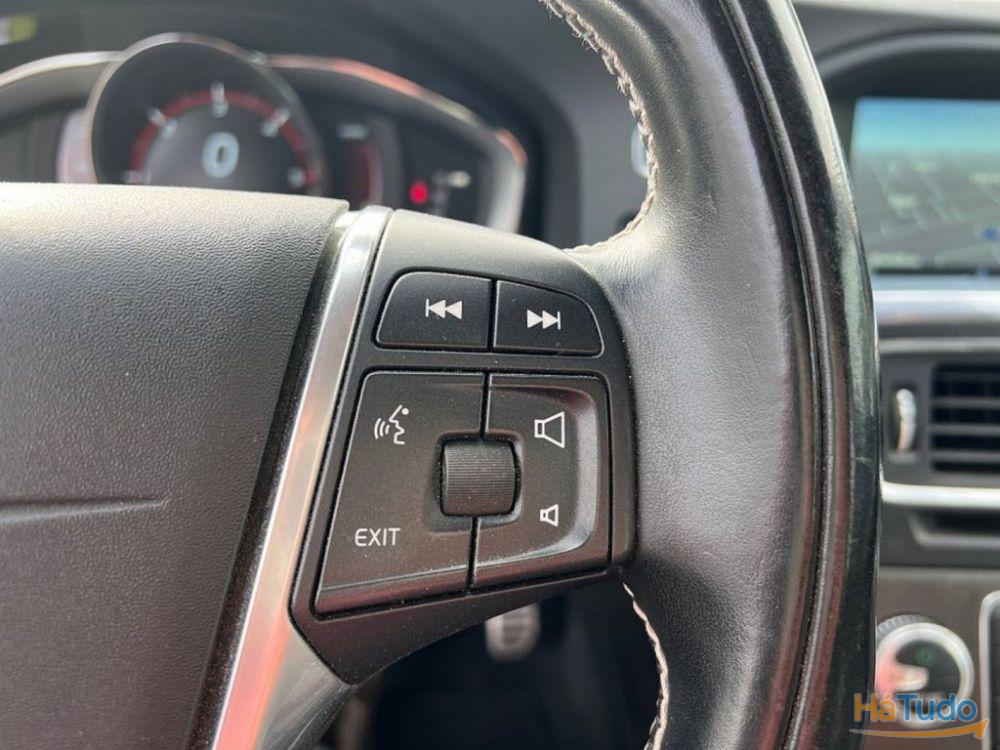 Volvo V60 D6 HYBRID R DESIGN Volvo V60 D6 HYBRID R DESIGN