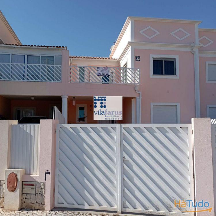 Moradia V4 com logradouro e espaço para viaturas nos arredores de Faro Moradia V4 com logradouro e espaço para viaturas nos arredores de Faro