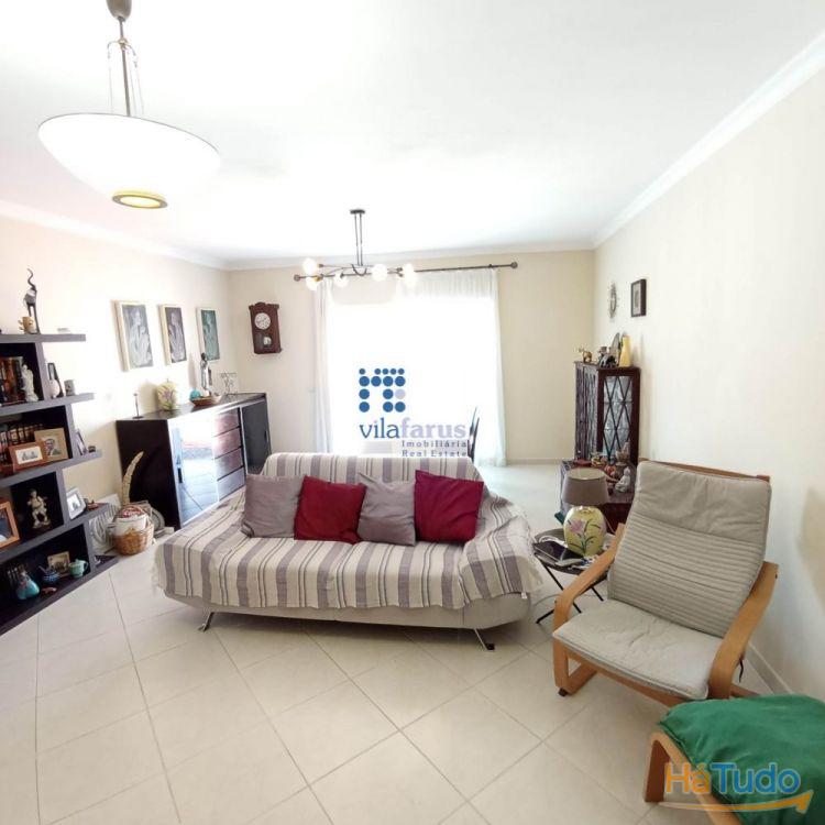 Moradia V4 com logradouro e espaço para viaturas nos arredores de Faro Moradia V4 com logradouro e espaço para viaturas nos arredores de Faro