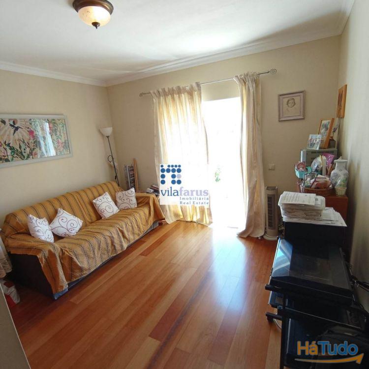 Moradia V4 com logradouro e espaço para viaturas nos arredores de Faro Moradia V4 com logradouro e espaço para viaturas nos arredores de Faro