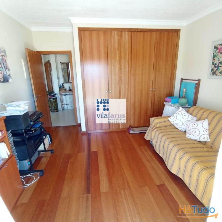 Moradia V4 com logradouro e espaço para viaturas nos arredores de Faro Moradia V4 com logradouro e espaço para viaturas nos arredores de Faro