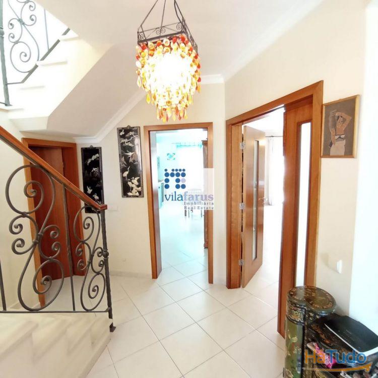 Moradia V4 com logradouro e espaço para viaturas nos arredores de Faro Moradia V4 com logradouro e espaço para viaturas nos arredores de Faro