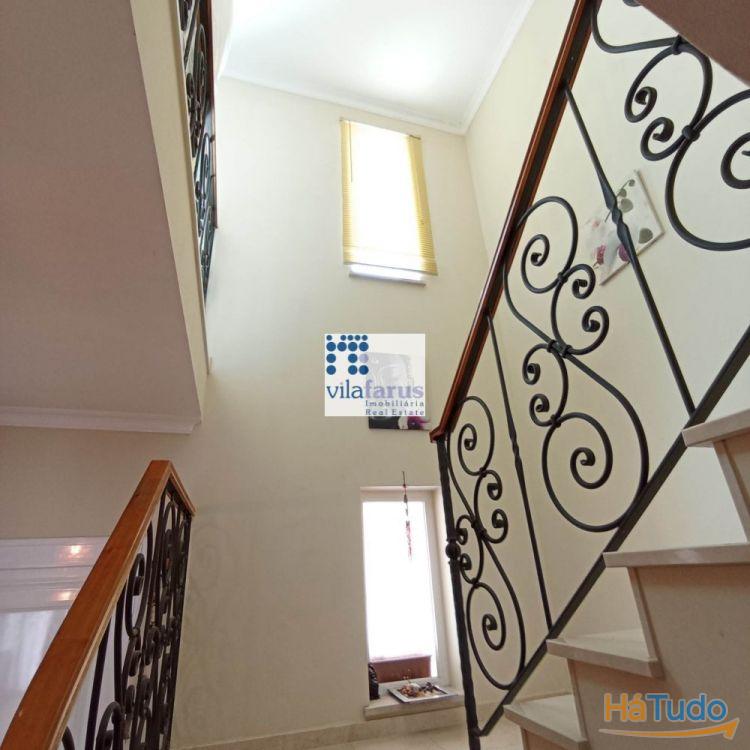 Moradia V4 com logradouro e espaço para viaturas nos arredores de Faro Moradia V4 com logradouro e espaço para viaturas nos arredores de Faro