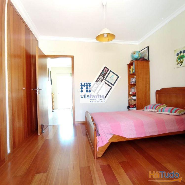 Moradia V4 com logradouro e espaço para viaturas nos arredores de Faro Moradia V4 com logradouro e espaço para viaturas nos arredores de Faro