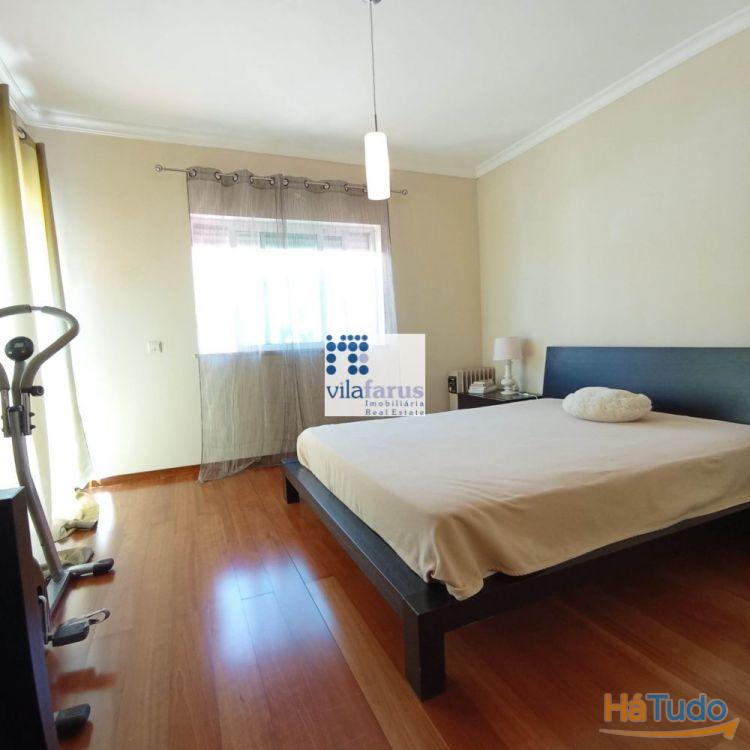 Moradia V4 com logradouro e espaço para viaturas nos arredores de Faro Moradia V4 com logradouro e espaço para viaturas nos arredores de Faro