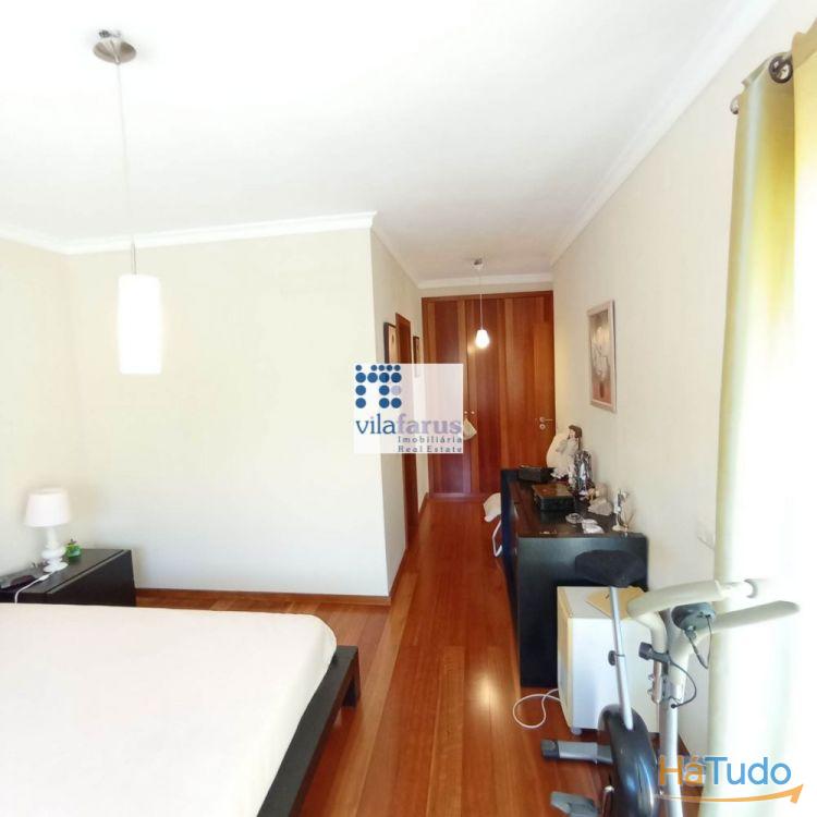 Moradia V4 com logradouro e espaço para viaturas nos arredores de Faro Moradia V4 com logradouro e espaço para viaturas nos arredores de Faro