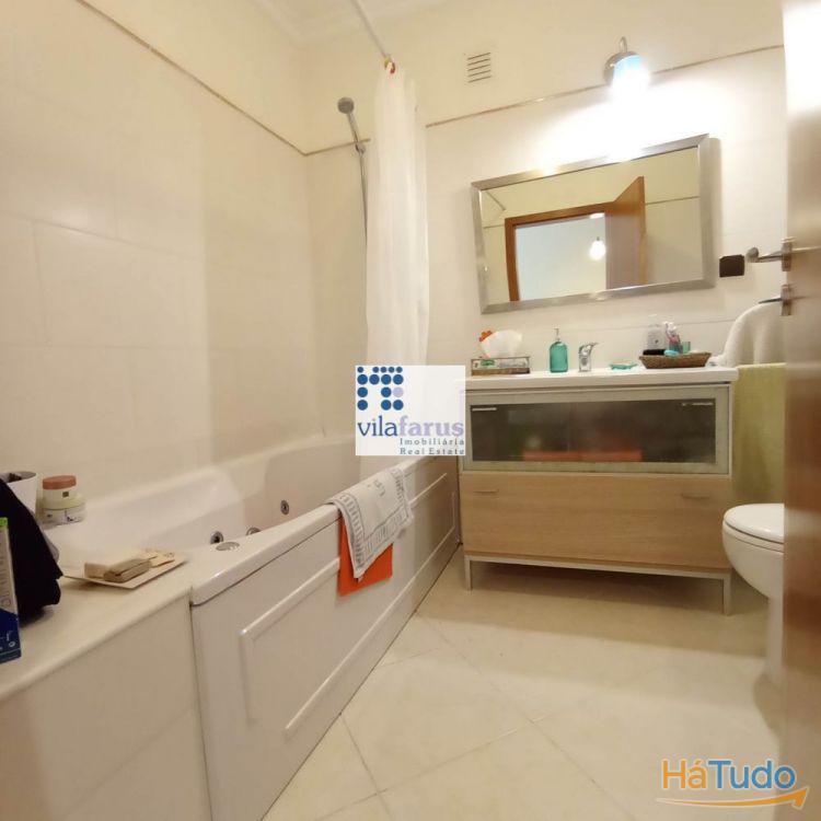 Moradia V4 com logradouro e espaço para viaturas nos arredores de Faro Moradia V4 com logradouro e espaço para viaturas nos arredores de Faro