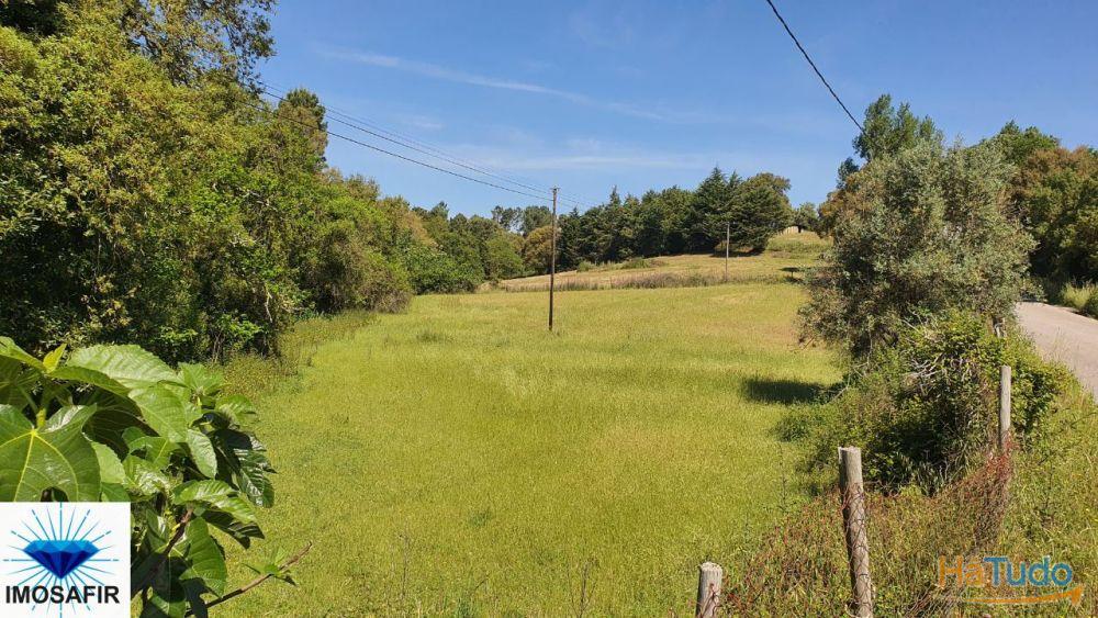 Terreno Agrícola e com uma parcela urbana Terreno Agrícola e com uma parcela urbana