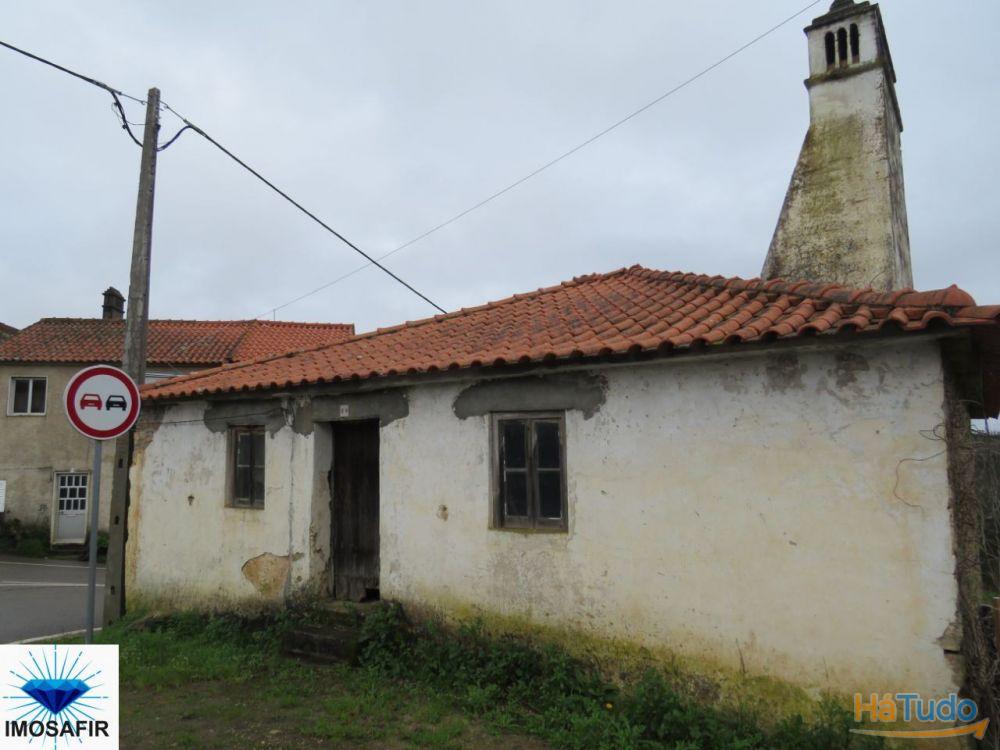 Casa em pedra para restaurar, com terreno Casa em pedra para restaurar, com terreno