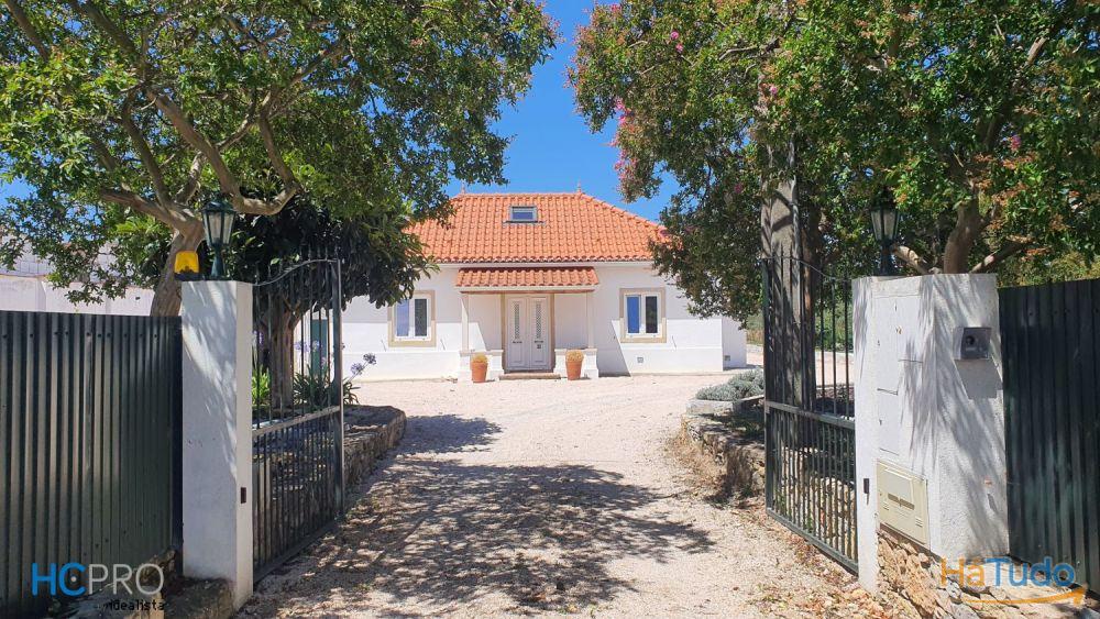 Encantadora Propriedade com 2 Moradias Tradicionais Encantadora Propriedade com 2 Moradias Tradicionais