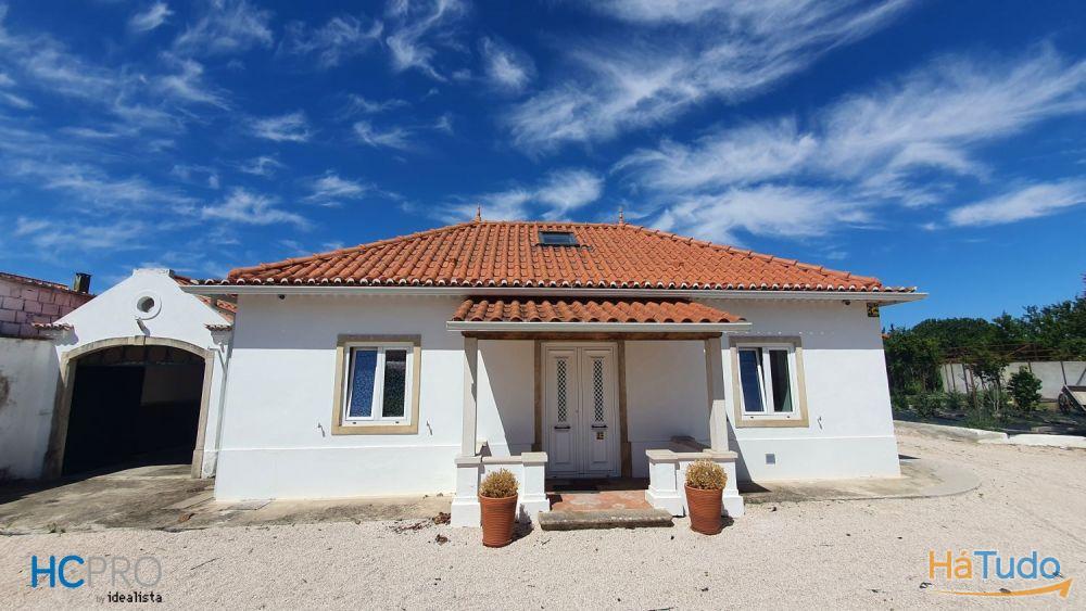 Encantadora Propriedade com 2 Moradias Tradicionais Encantadora Propriedade com 2 Moradias Tradicionais