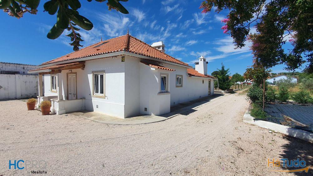 Encantadora Propriedade com 2 Moradias Tradicionais Encantadora Propriedade com 2 Moradias Tradicionais