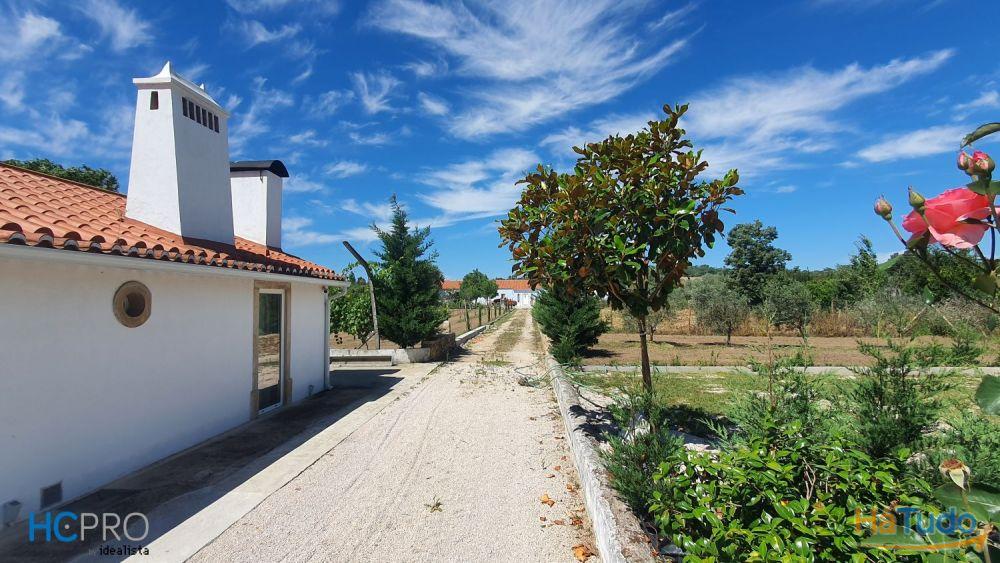 Encantadora Propriedade com 2 Moradias Tradicionais Encantadora Propriedade com 2 Moradias Tradicionais