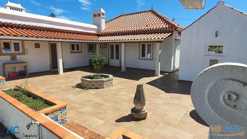 Encantadora Propriedade com 2 Moradias Tradicionais Encantadora Propriedade com 2 Moradias Tradicionais