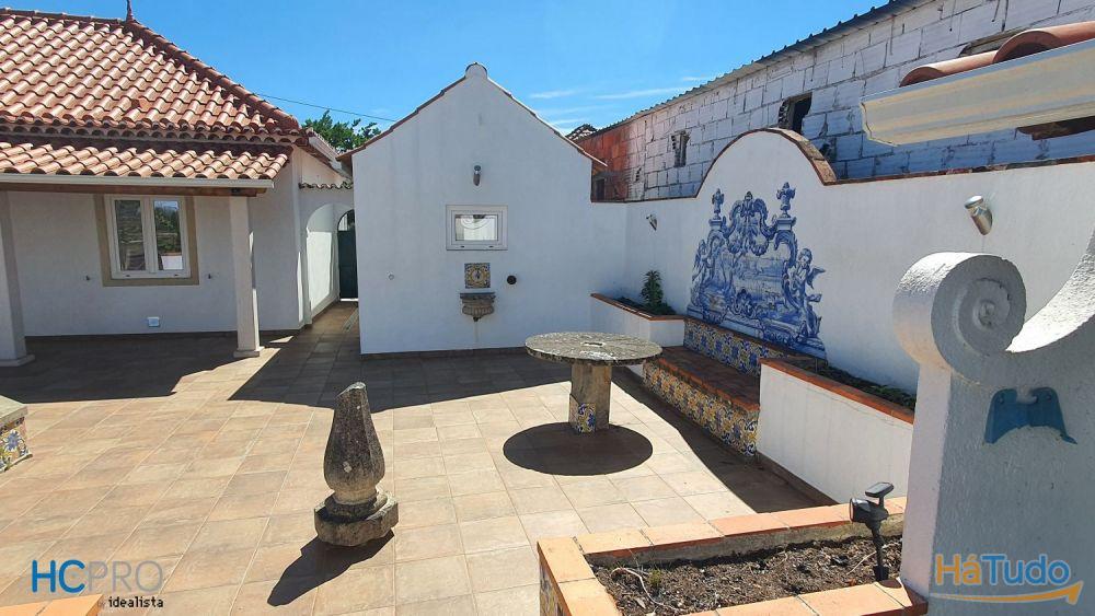 Encantadora Propriedade com 2 Moradias Tradicionais Encantadora Propriedade com 2 Moradias Tradicionais