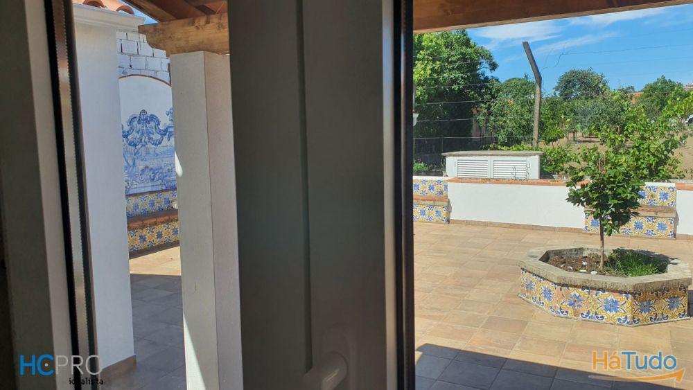 Encantadora Propriedade com 2 Moradias Tradicionais Encantadora Propriedade com 2 Moradias Tradicionais