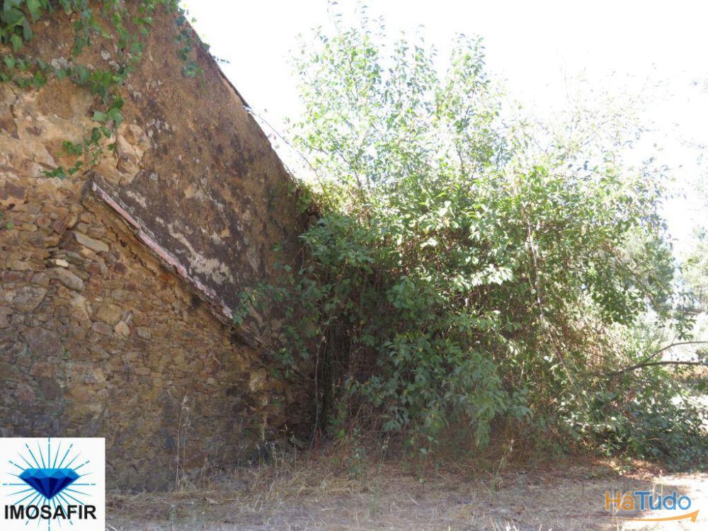 Terreno com Ruína para Construção de Moradia Terreno com Ruína para Construção de Moradia