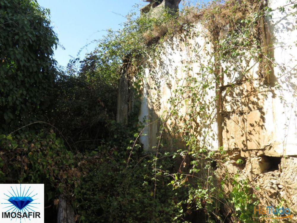 Terreno com Ruína para Construção de Moradia Terreno com Ruína para Construção de Moradia