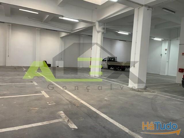 Espaço ( Garagem ) / ANJOS / Renda mensal 6.500? Espaço ( Garagem ) / ANJOS / Renda mensal 6.500?