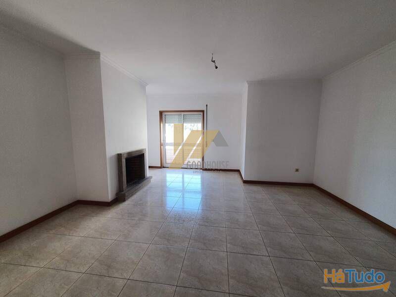 Apartamento T3 com boas áreas Apartamento T3 com boas áreas