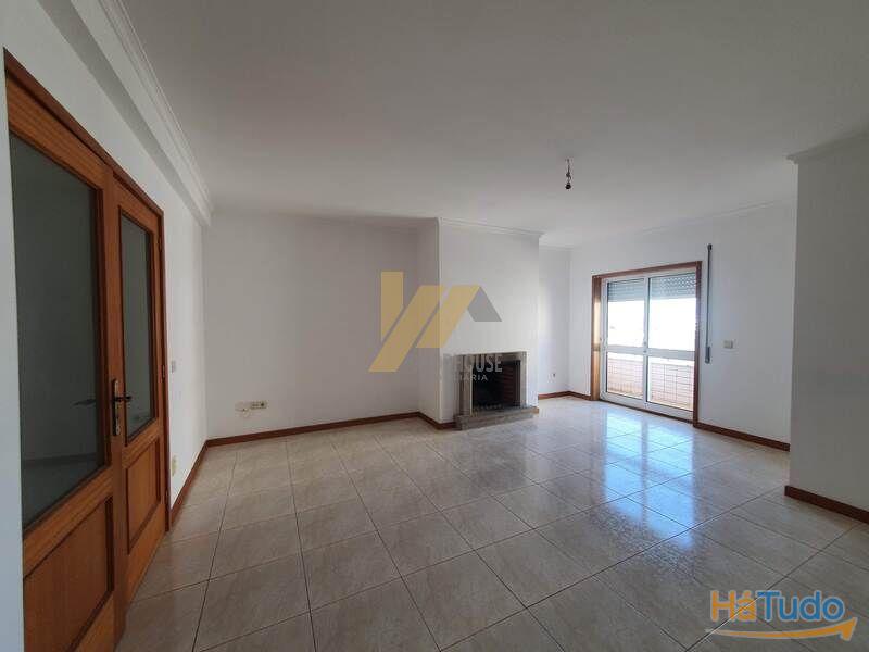 Apartamento T3 com boas áreas Apartamento T3 com boas áreas