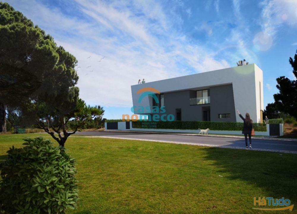 Junto à praia de Alfarim e Meco, excelente terreno com projeto aprovado. Junto à praia de Alfarim e Meco, excelente terreno com projeto aprovado.
