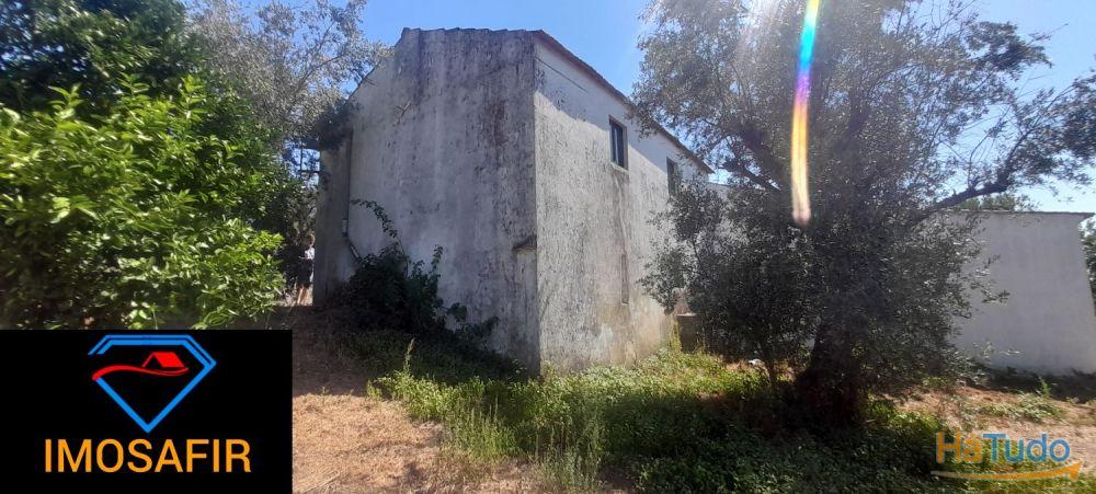 Casa geminada e ruína para restaurar, com terreno perto de Cardigos Casa geminada e ruína para restaurar, com terreno perto de Cardigos