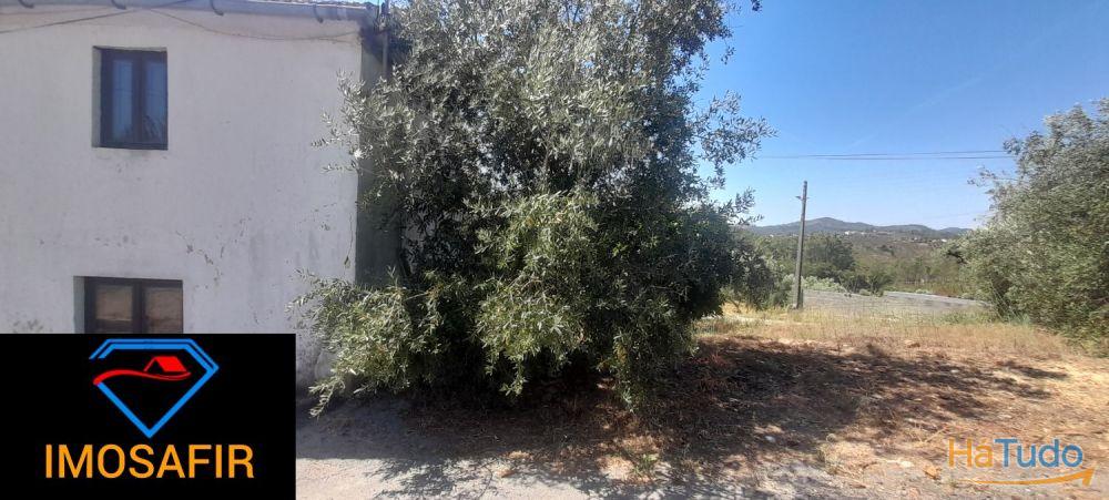 Casa geminada e ruína para restaurar, com terreno perto de Cardigos Casa geminada e ruína para restaurar, com terreno perto de Cardigos