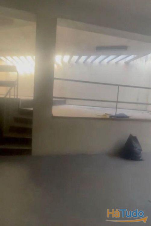 Armazém com entrada para veículos grandes Porto Armazém com entrada para veículos grandes Porto