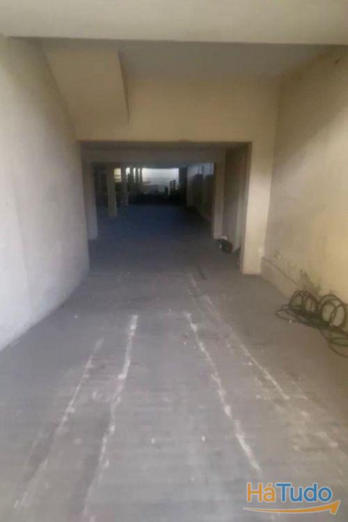 Armazém com entrada para veículos grandes Porto Armazém com entrada para veículos grandes Porto