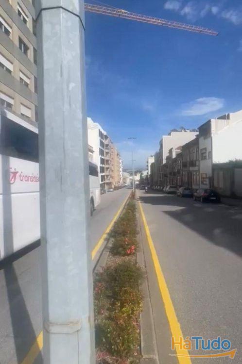 Armazém com entrada para veículos grandes Porto Armazém com entrada para veículos grandes Porto