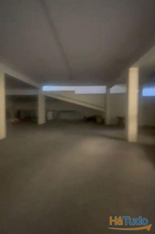 Armazém com entrada para veículos grandes Porto Armazém com entrada para veículos grandes Porto