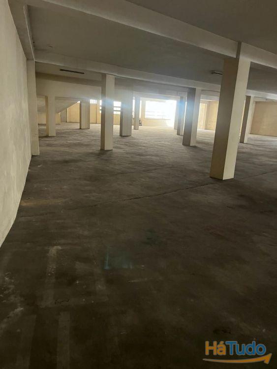 Armazém com entrada para veículos grandes Porto Armazém com entrada para veículos grandes Porto