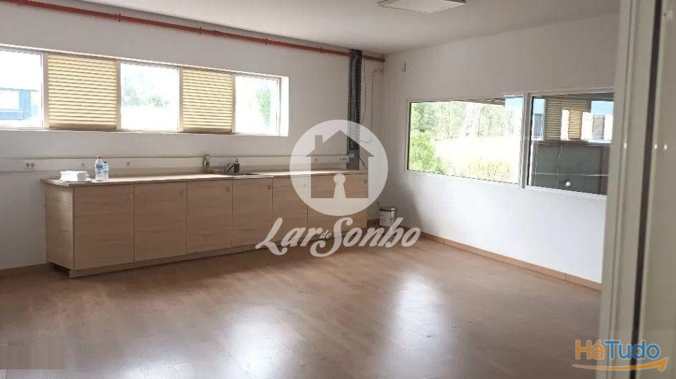 Armazém como novo com 1.175m2 em Vilar Armazém como novo com 1.175m2 em Vilar
