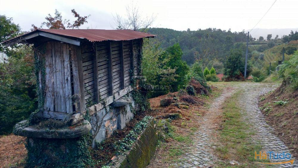 Moradia de pedra c/ terreno