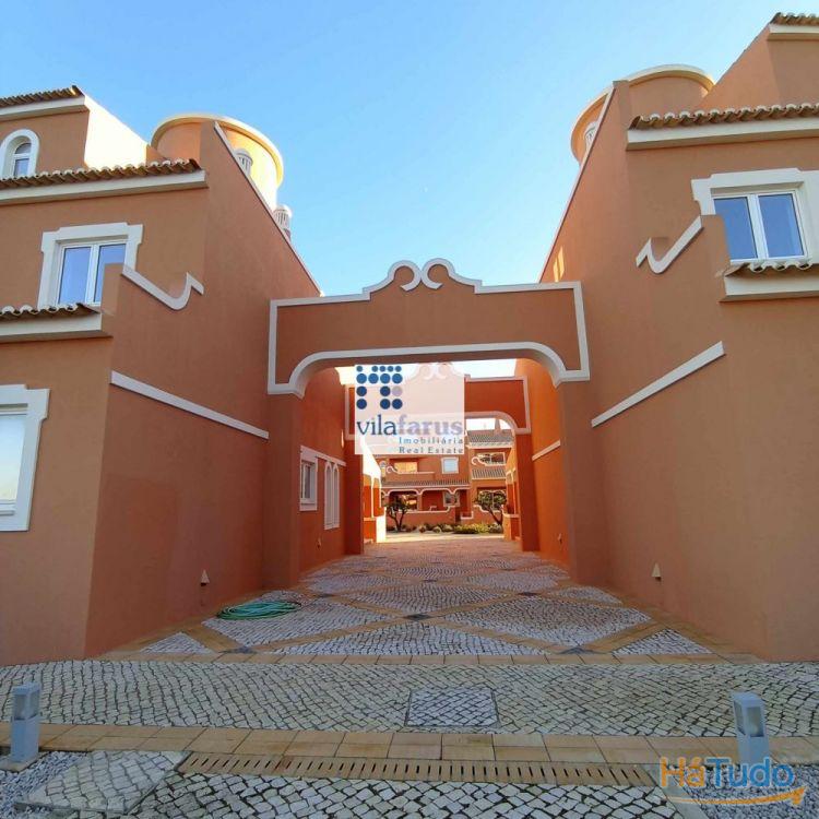 T1+1 em codomínio fechado com piscina e jardins T1+1 em codomínio fechado com piscina e jardins