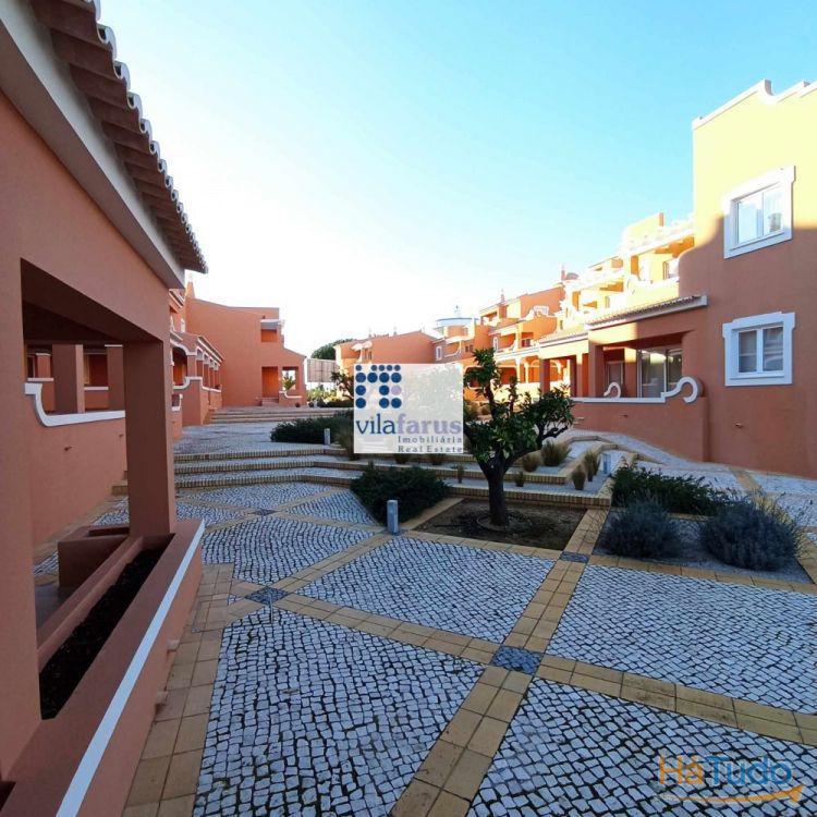 T1+1 em codomínio fechado com piscina e jardins T1+1 em codomínio fechado com piscina e jardins