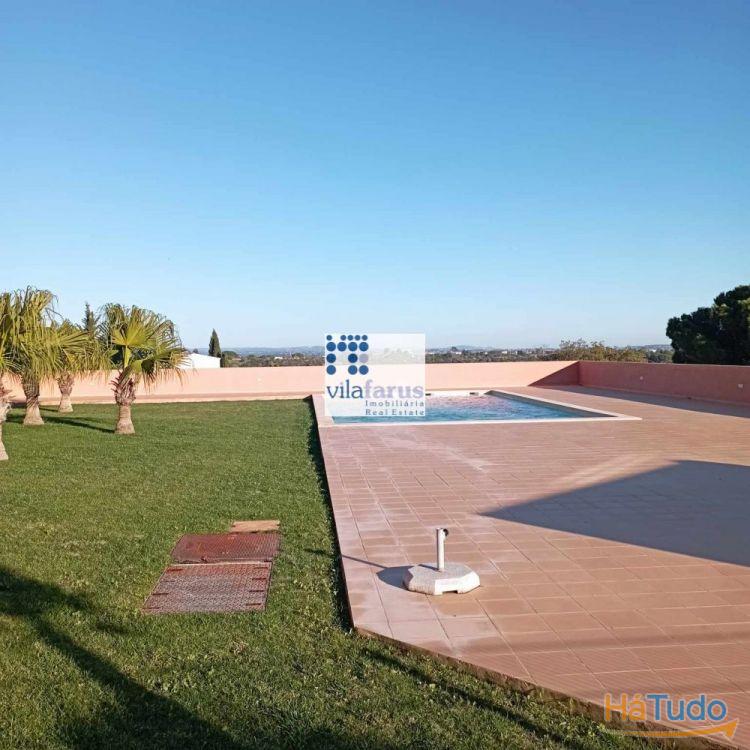 T1+1 em codomínio fechado com piscina e jardins T1+1 em codomínio fechado com piscina e jardins