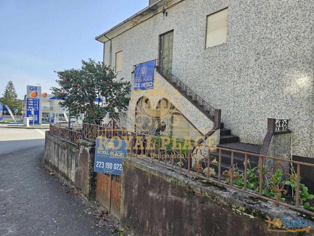 Moradia com terreno no Centro de Arrifana Moradia com terreno no Centro de Arrifana