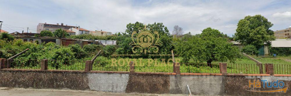 Moradia com terreno no Centro de Arrifana Moradia com terreno no Centro de Arrifana