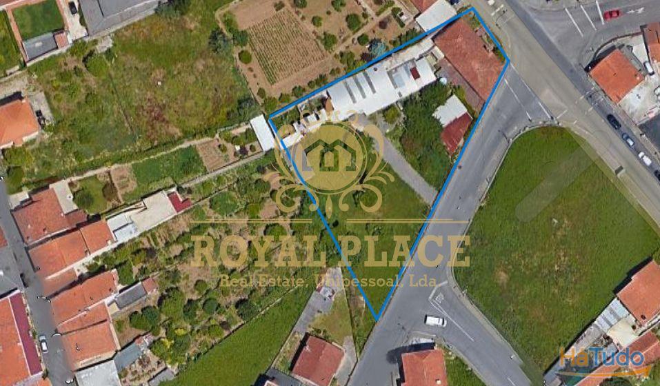 Moradia com terreno no Centro de Arrifana Moradia com terreno no Centro de Arrifana