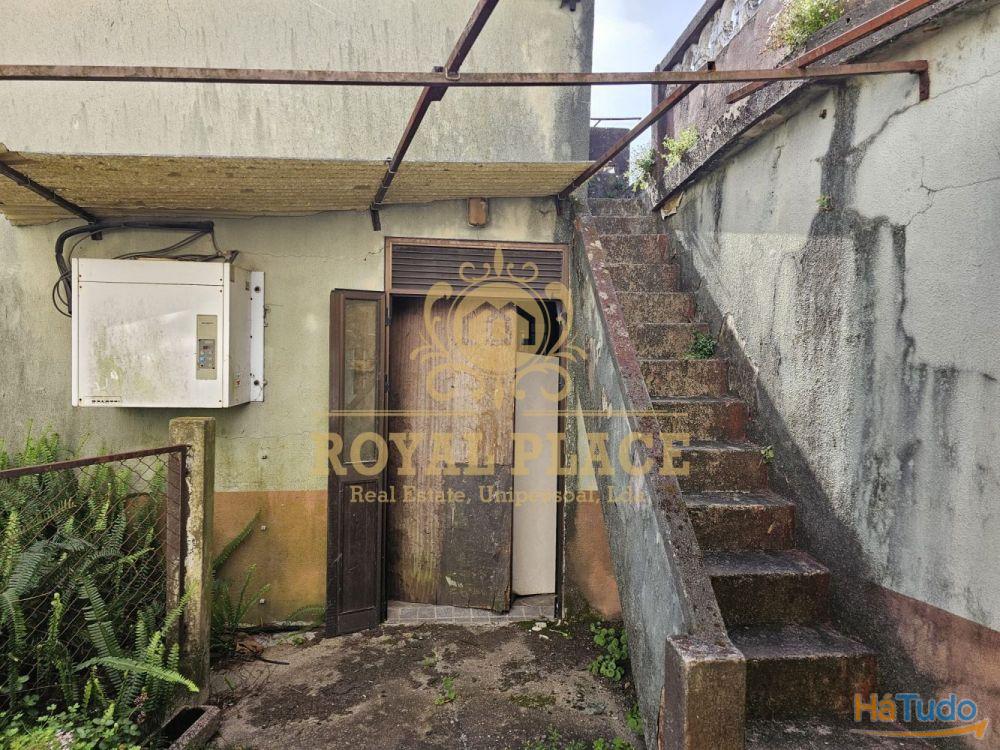 Moradia com terreno no Centro de Arrifana Moradia com terreno no Centro de Arrifana