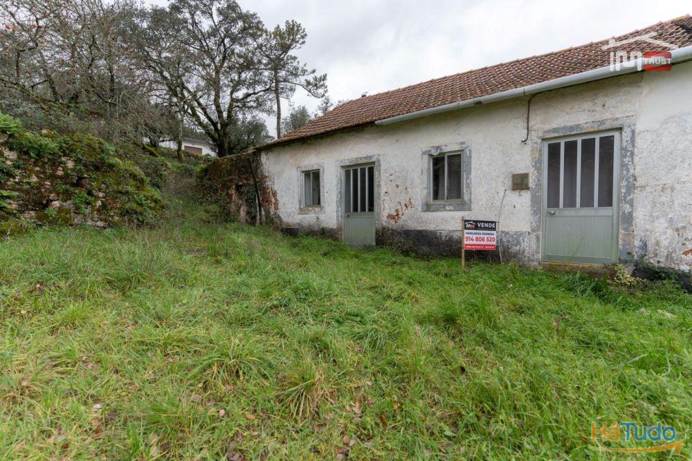 MORADIA T2 DE CAMPO PARA RECUPERAR COM LAREIRA, POÇO E FORNO (S. MAMEDE) MORADIA T2 DE CAMPO PARA RECUPERAR COM LAREIRA, POÇO E FORNO (S. MAMEDE)