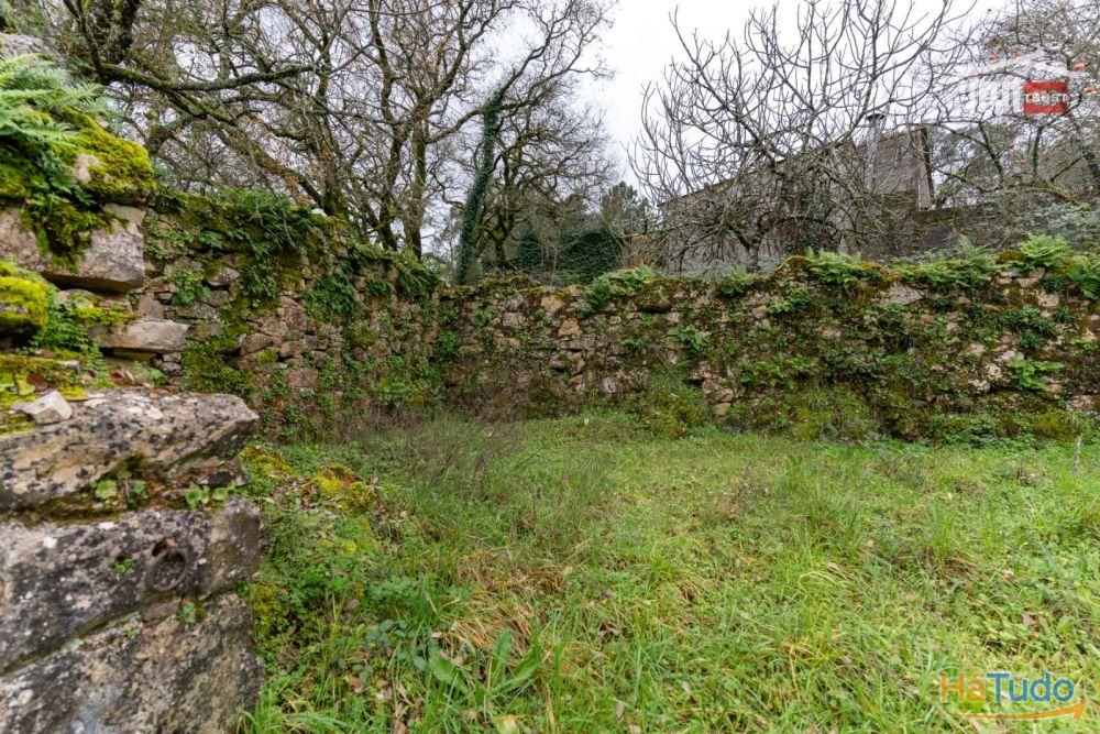 MORADIA T2 DE CAMPO PARA RECUPERAR COM LAREIRA, POÇO E FORNO (S. MAMEDE) MORADIA T2 DE CAMPO PARA RECUPERAR COM LAREIRA, POÇO E FORNO (S. MAMEDE)