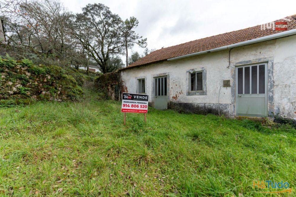 MORADIA T2 DE CAMPO PARA RECUPERAR COM LAREIRA, POÇO E FORNO (S. MAMEDE) MORADIA T2 DE CAMPO PARA RECUPERAR COM LAREIRA, POÇO E FORNO (S. MAMEDE)