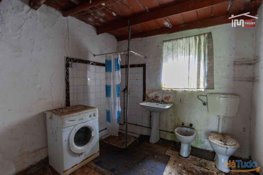 MORADIA T2 DE CAMPO PARA RECUPERAR COM LAREIRA, POÇO E FORNO (S. MAMEDE) MORADIA T2 DE CAMPO PARA RECUPERAR COM LAREIRA, POÇO E FORNO (S. MAMEDE)