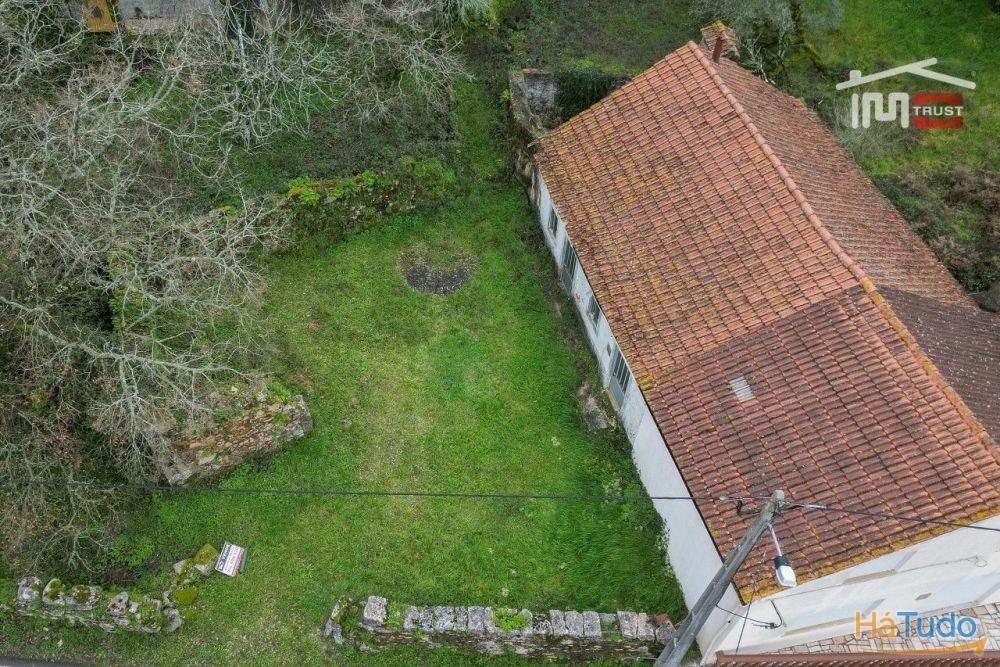 MORADIA T2 DE CAMPO PARA RECUPERAR COM LAREIRA, POÇO E FORNO (S. MAMEDE) MORADIA T2 DE CAMPO PARA RECUPERAR COM LAREIRA, POÇO E FORNO (S. MAMEDE)