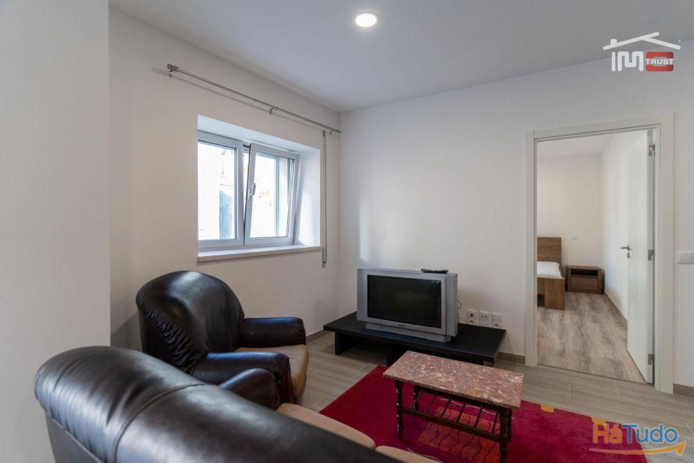 MORADIA T2 RECUPERADA EM ESTADO NOVO COM AREA TOTAL DE 410 M2 EM REGUENGO DO FETAL BATALHA MORADIA T2 RECUPERADA EM ESTADO NOVO COM AREA TOTAL DE 410 M2 EM REGUENGO DO FETAL BATALHA